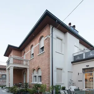 Dafne 2*, Treviso Italia